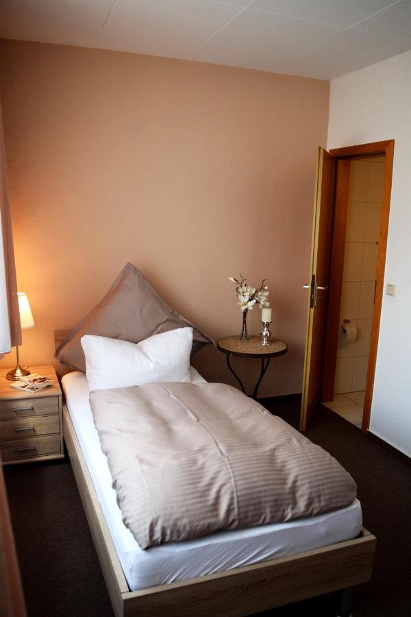 Hotel- Restaurant Kerzan'S Дортмунд Экстерьер фото